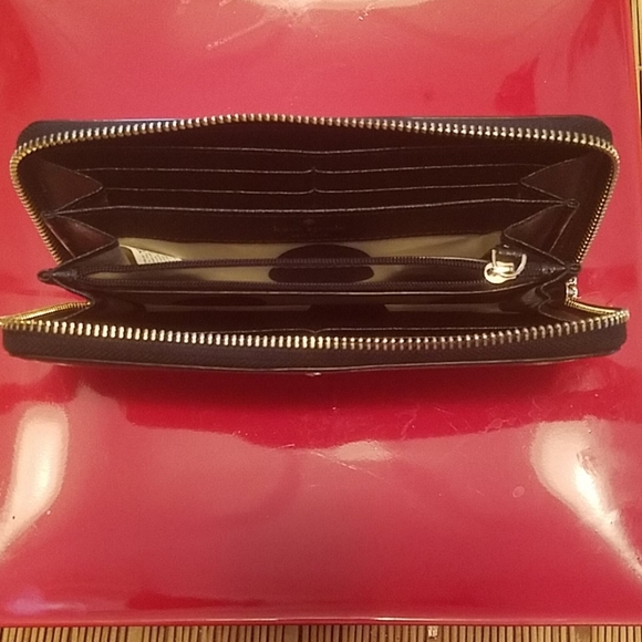 Kate Spade Large Wallet - Picture 3 of 3